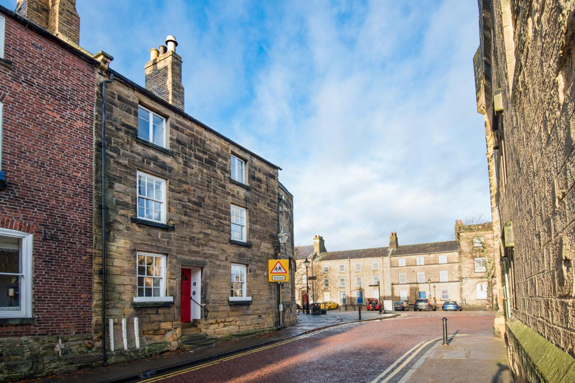 Castle Retreat - Luxury Apartment Opposite Alnwick Castle Esterno foto